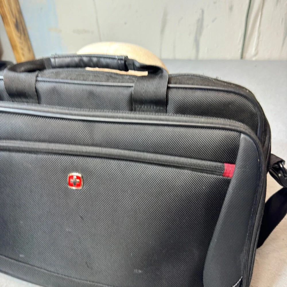 SwissGear Messenger Bag Unisex Large Black Good Laptop Briefcase Travel